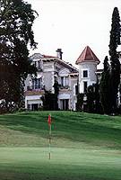 The golf d'Arcangues winds around the chateau d'Arcangues
