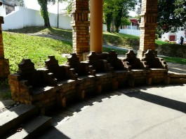 Les bancs seigneriaux du theatre de la nature à Arcangues